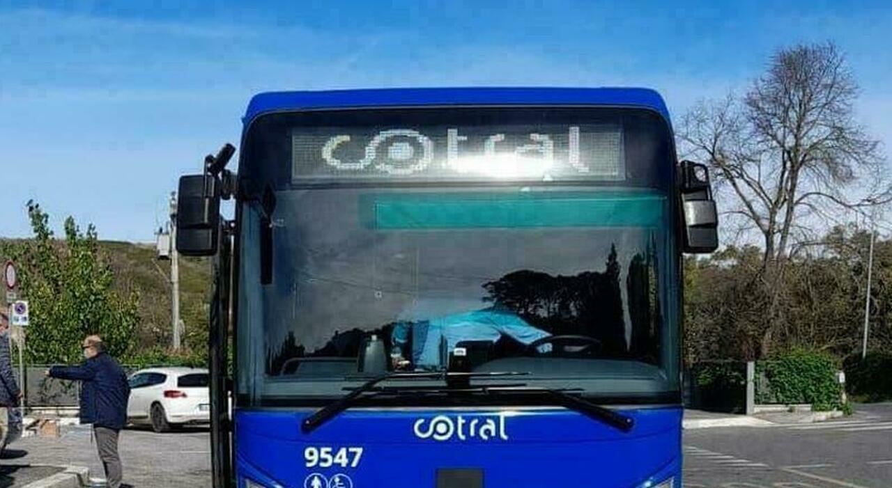 https://statics.cedscdn.it/photos/MED_HIGH/2025/06/30/8929086_30172650_morto_incidente_cotral_scooter_15_anni_sabaudia.jpg