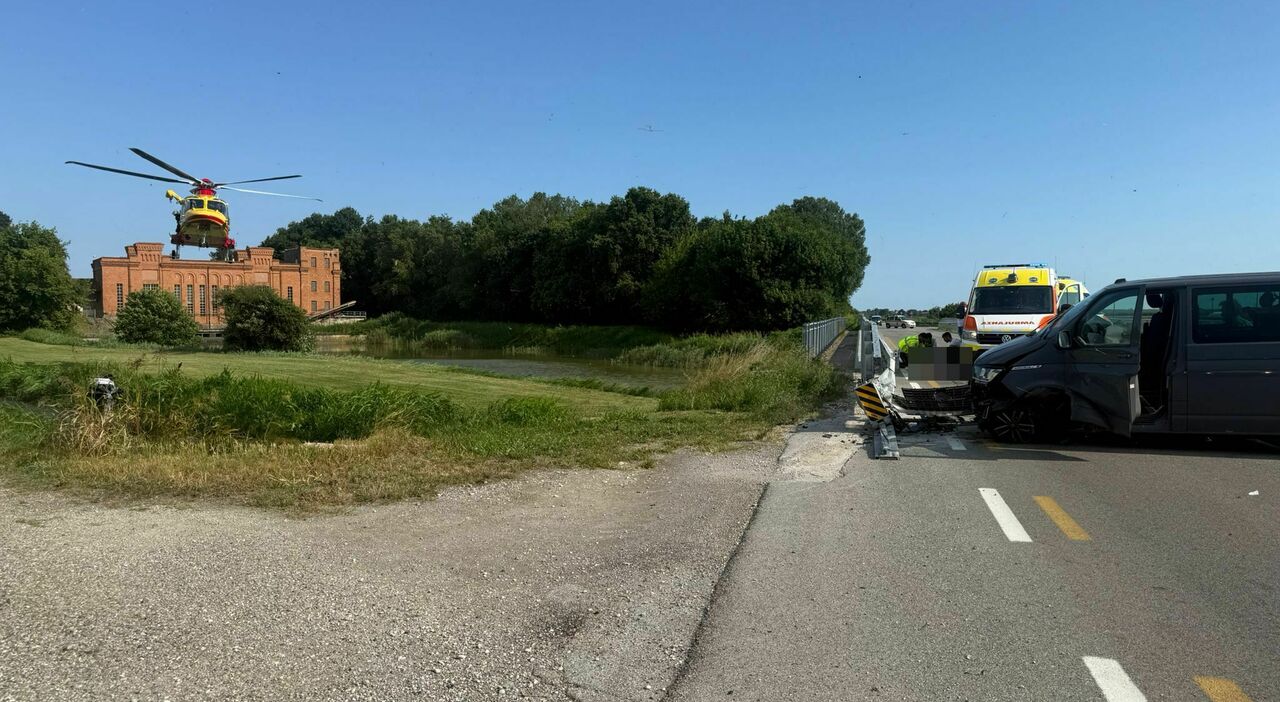 Furgone contro il guardrail: un morto. Ipotesi malore del conducente prima della sbandata Furgone contro il guardrail: un morto. Ipotesi malore del conducente prima della sbandata