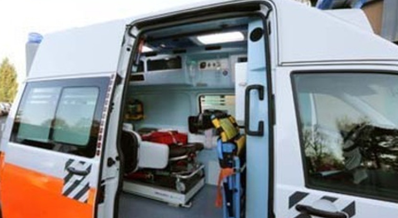 https://statics.cedscdn.it/photos/MED_HIGH/2025/06/30/8929191_30184857_ambulanza_ultimissime_news_cosa_succcesso_oggi.jpg