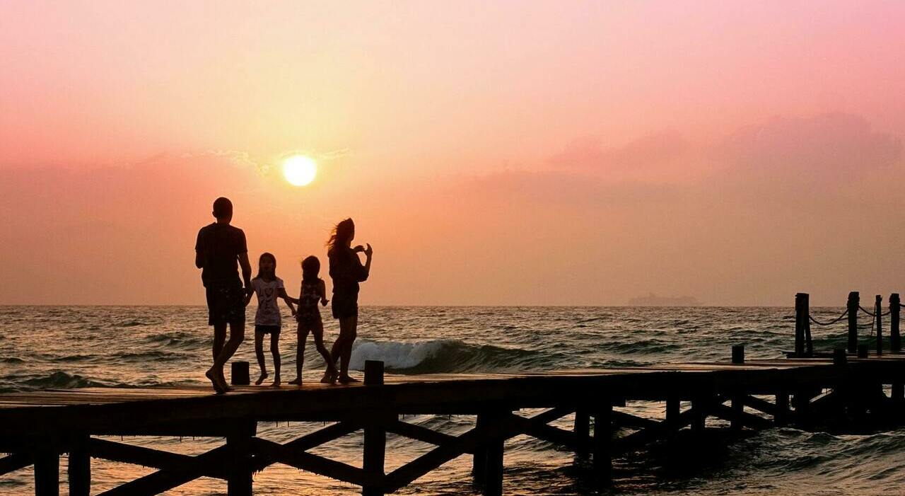 https://statics.cedscdn.it/photos/MED_HIGH/2025/06/30/8929268_30194610_congedo_parentale_messico_sole_spiaggia_vita_cambiata_commento_sconosciuto_incinta.jpg