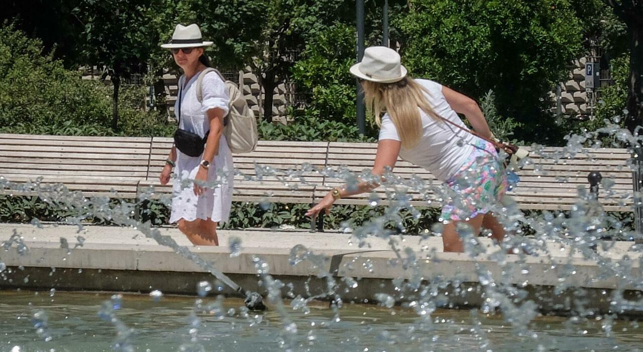 https://statics.cedscdn.it/photos/MED_HIGH/2025/06/30/8929359_30210343_caldo_bollino_rosso_oggi_1_luglio_2025.jpg