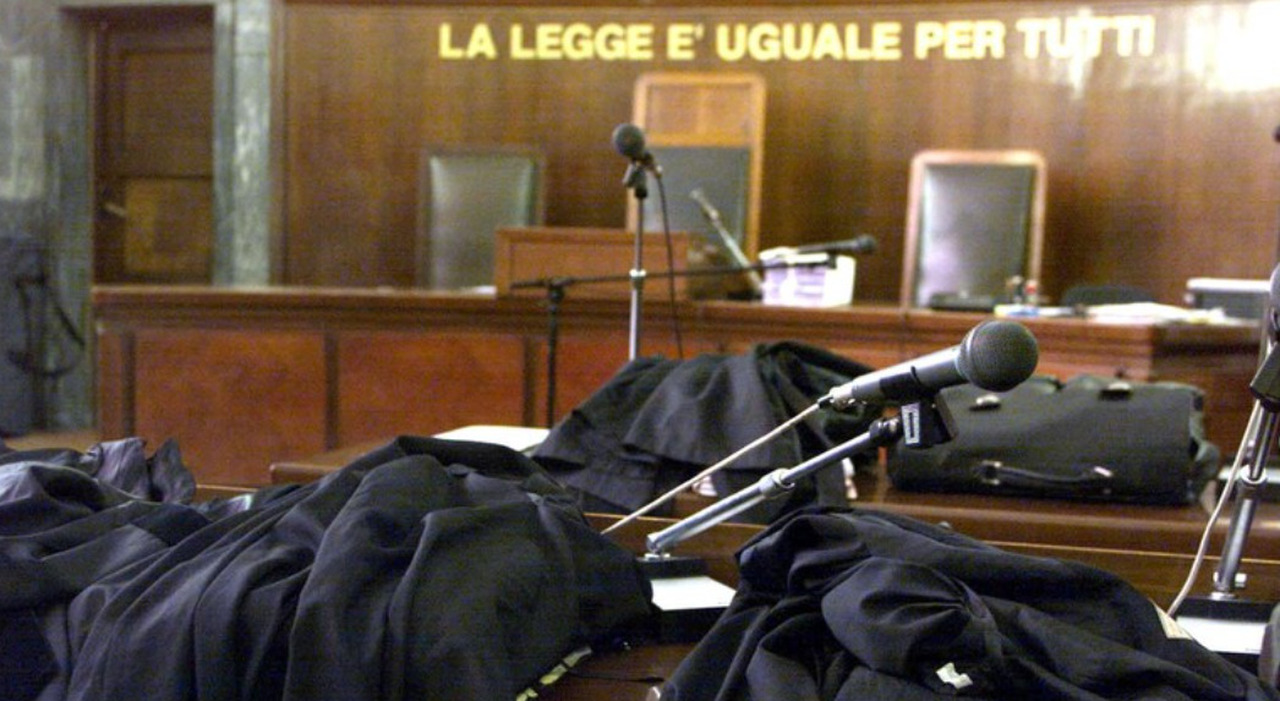 Tribunali, casse usate come bancomat: contanti prelevati per il catering di Natale, compensi in nero e spese non giustificate Tribunali, casse usate come bancomat: contanti prelevati per il catering di Natale, compensi in nero e spese non giustificate