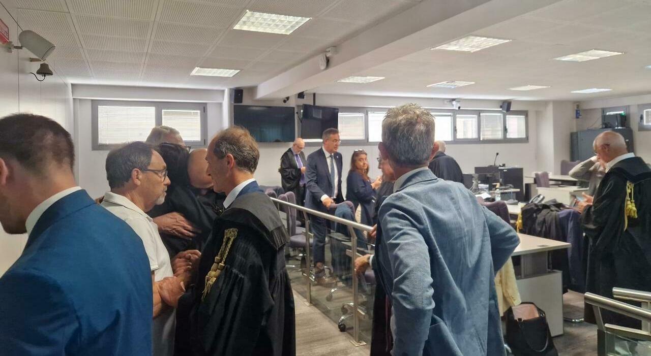 Banca Marche fallita ma non ci sono colpevoli: in appello annullate le condanne per i sei imputati Banca Marche fallita ma non ci sono colpevoli: in appello annullate le condanne per i sei imputati