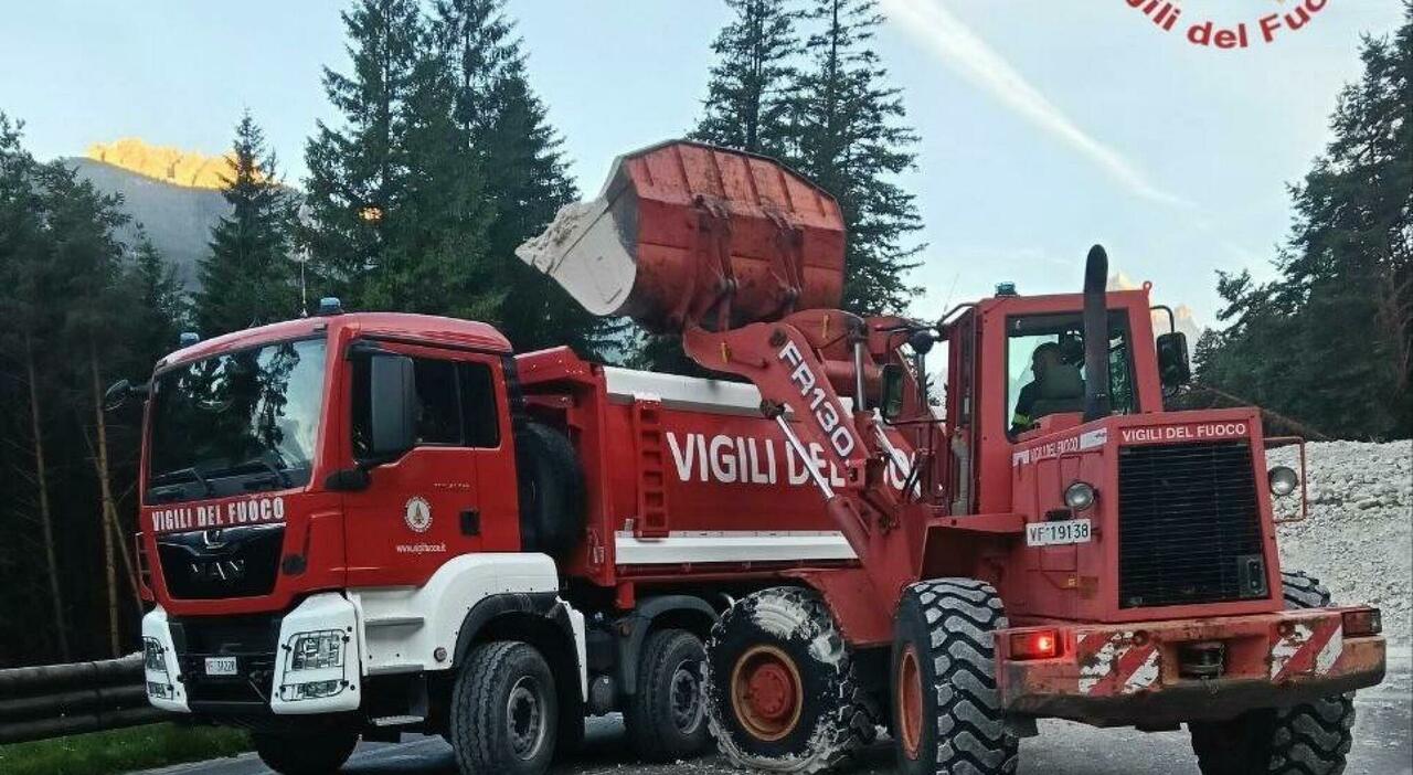 https://statics.cedscdn.it/photos/MED_HIGH/2025/07/01/8930789_01103223_frana_cadore_cortina_isolata_cosa_succede_oggi_1_7_2025.jpg