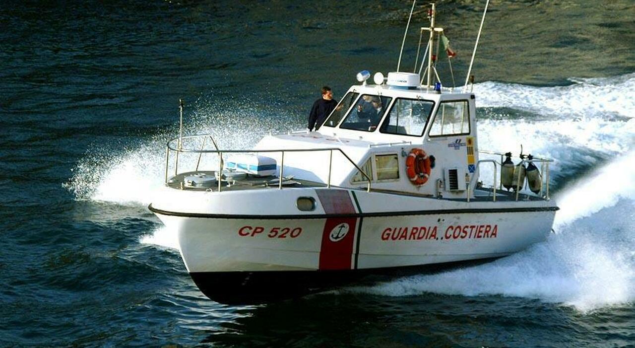 Tre diportisti ancora dispersi nel Golfo di Taranto: la Capitaneria prosegue le operazioni Tre diportisti ancora dispersi nel Golfo di Taranto: la Capitaneria prosegue le operazioni