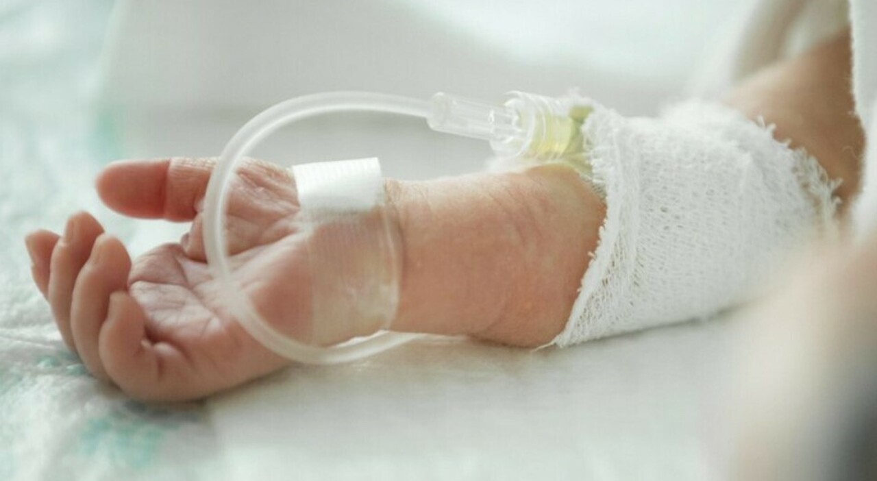 https://statics.cedscdn.it/photos/MED_HIGH/2025/07/02/8932779_02071053_bambino_4_mesi_grave_lesioni_testa_catania_oggi_2_7_2025.jpg