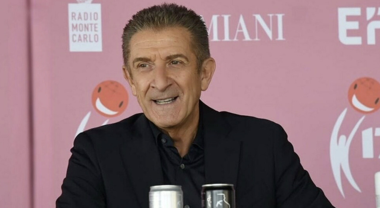 https://statics.cedscdn.it/photos/MED_HIGH/2025/07/02/8932836_02090840_ezio_greggio.jpg