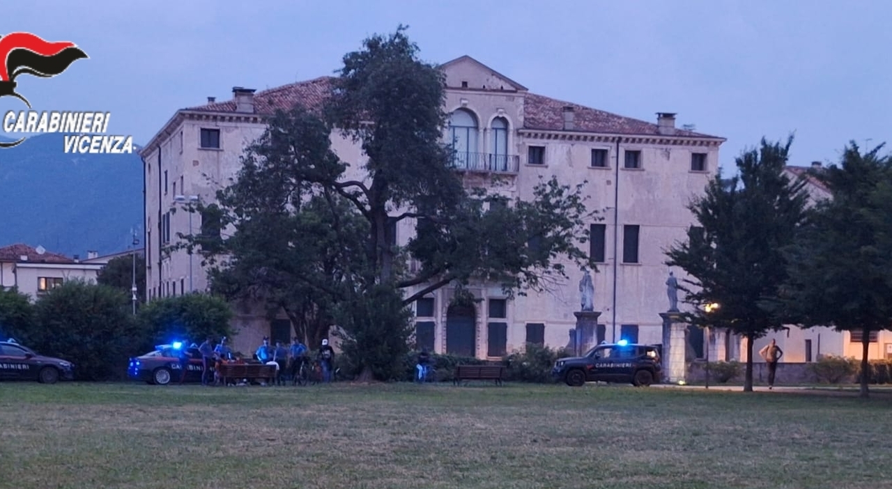 Agguato con spranghe e coltello all