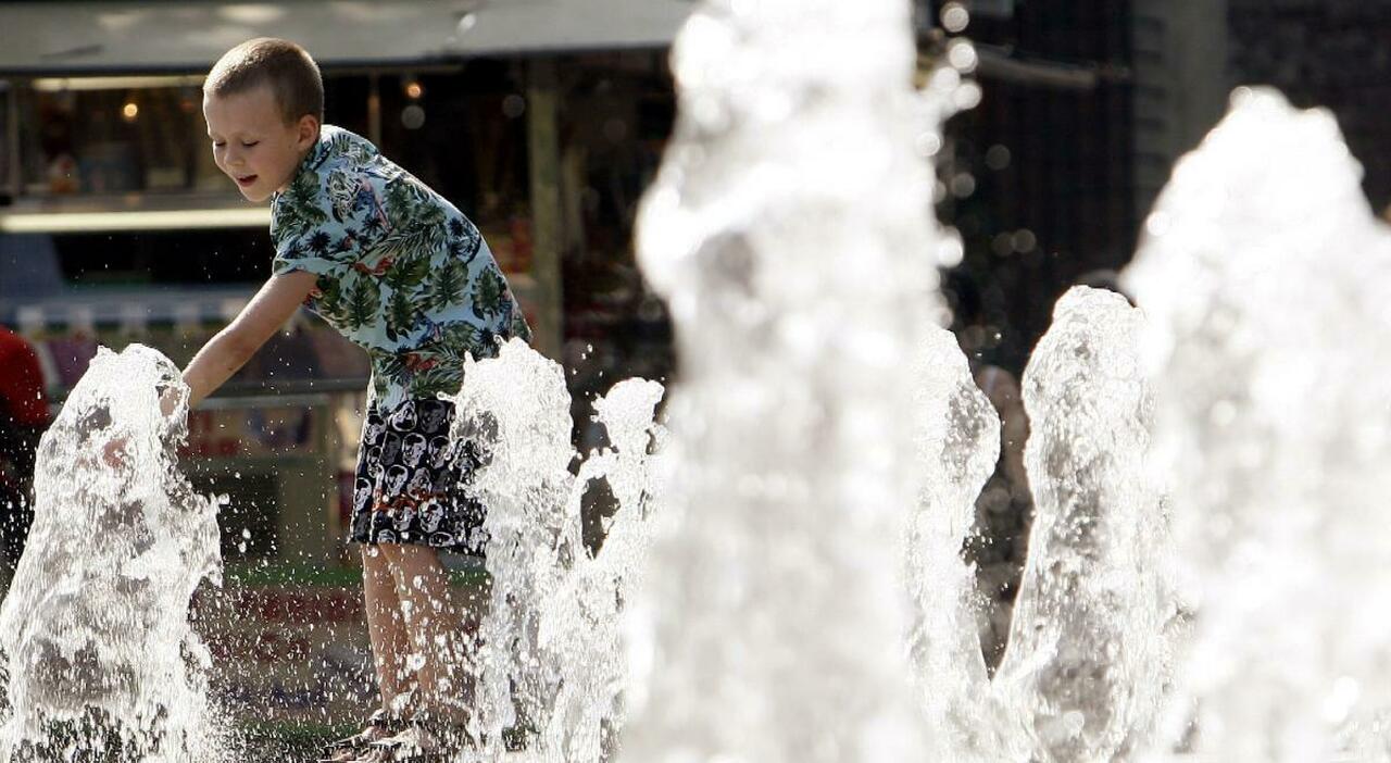 Previsioni meteo, proseguono le ondate di calore in Campania: prorogato l