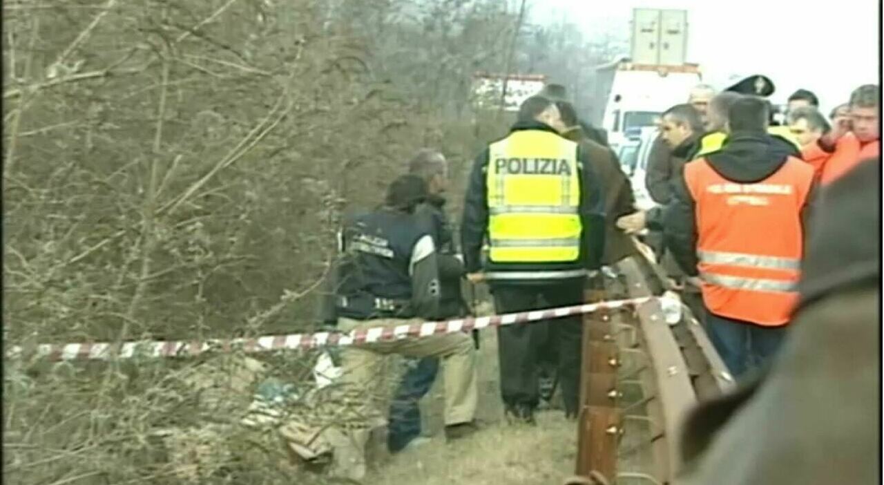 Cadavere senza testa, il cranio trovato dopo 17 anni. Il nuovo proprietario di casa l?ha trovato in giardino