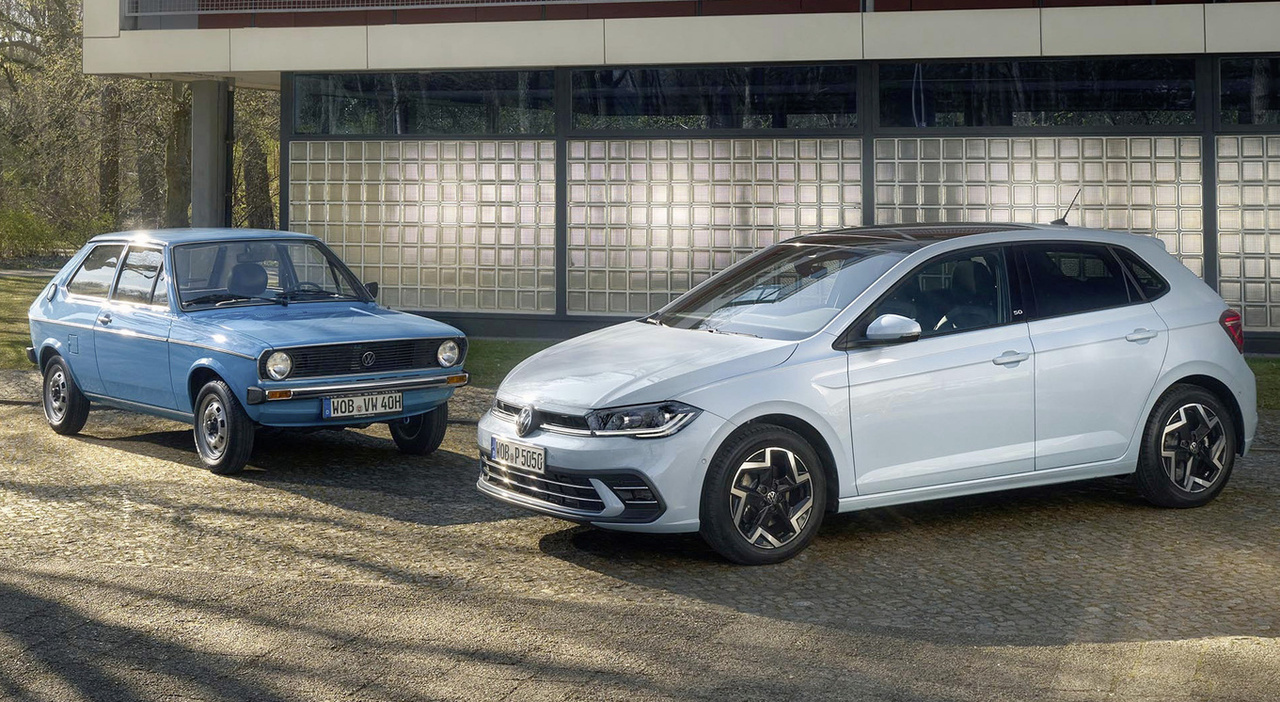 La nuova Polo Edition 50 vicino alla sua antenata di 50 anni fa