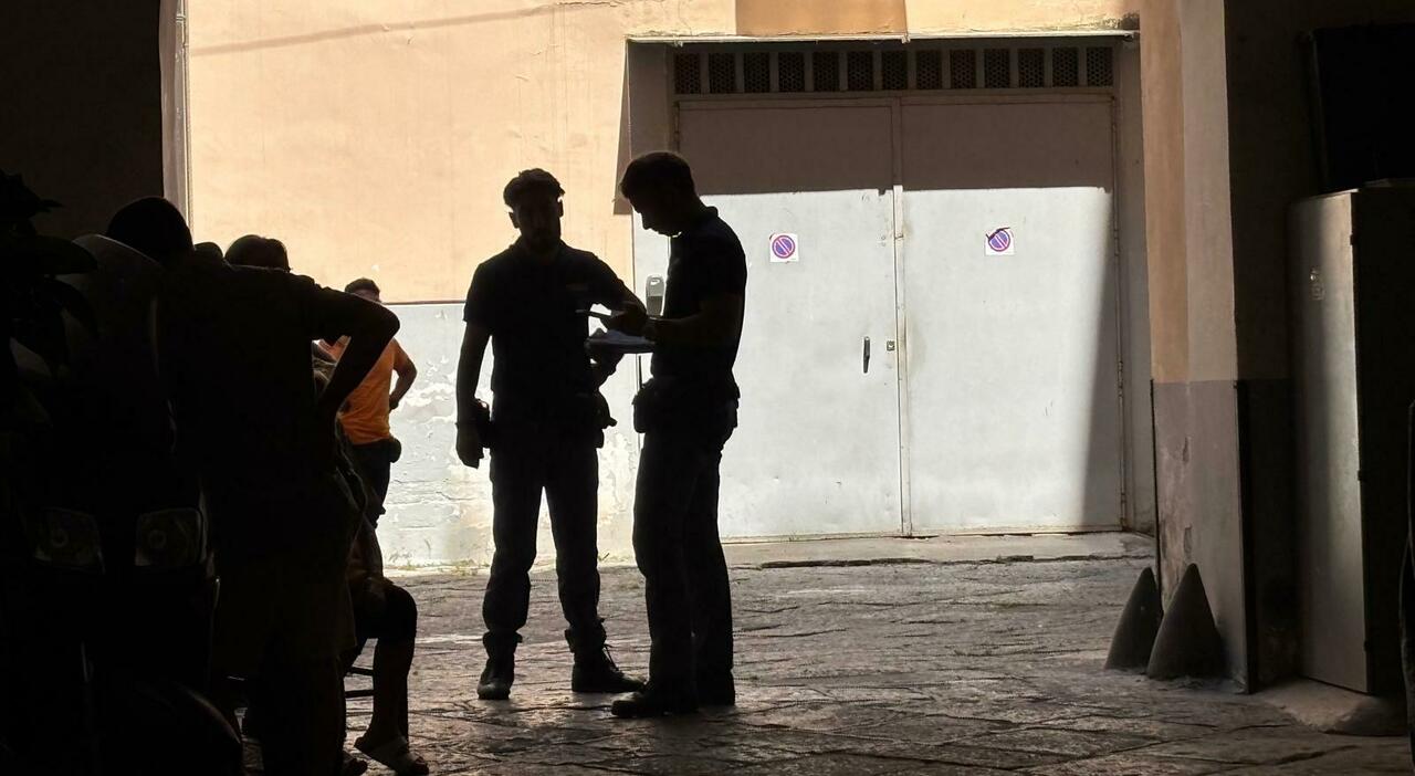 Napoli, due uomini trovati morti in casa: sono fratelli. La scoperta ai Quartieri Spagnoli