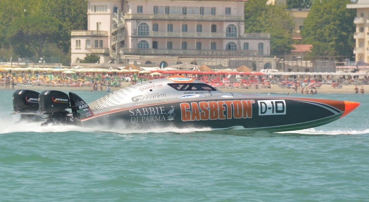 Un bolide del campionato mondiale offshore