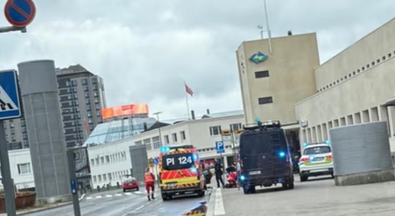 Finlandia, accoltellamento in un centro commerciale a Tampere: diversi feriti, arrestato l