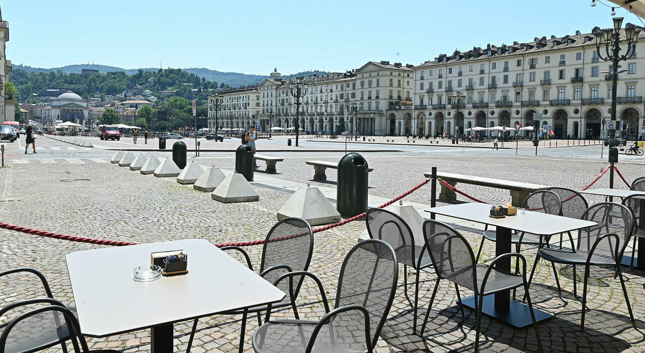 Caldo, è allarme afa e temperature oltre i 40 gradi: bollino rosso in venti città. Ma dal weekend arriva la tregua (e il maltempo) Caldo, è allarme afa e temperature oltre i 40 gradi: bollino rosso in venti città. Ma dal weekend arriva la tregua (e il maltempo)