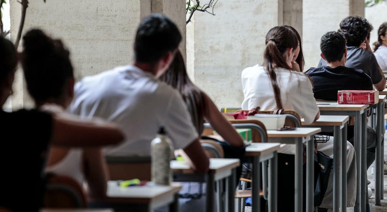 Smartphone a Scuola: Studenti e Ministri D'accordo per un Futuro di Apprendimento Concentrato