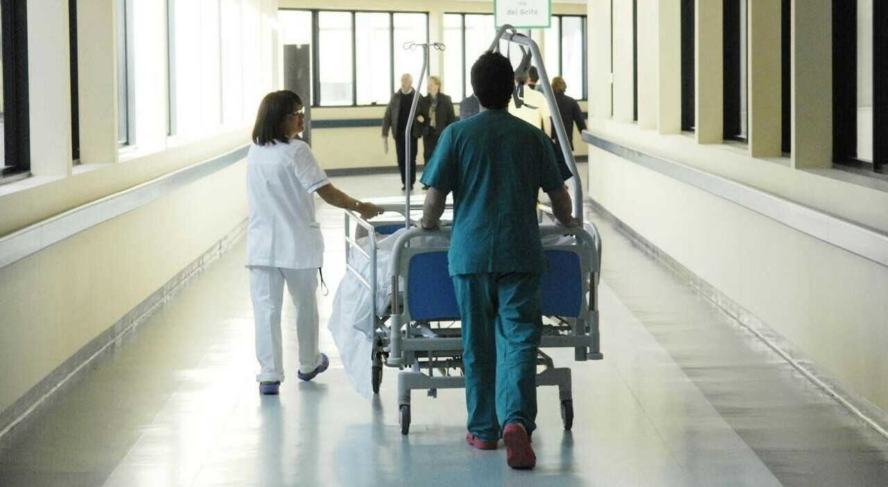 Medici e infermieri, aumentano gli episodi di violenza: 5 aggressioni al giorno a Roma. E non tutti denunciano