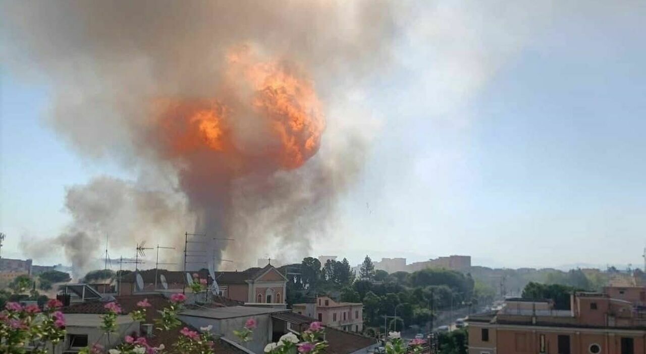 Roma, esplosione al Prenestino in un distributore di benzina: forte boato avvertito in diversi quartieri della Capitale Roma, esplosione al Prenestino in un distributore di benzina: forte boato avvertito in diversi quartieri della Capitale