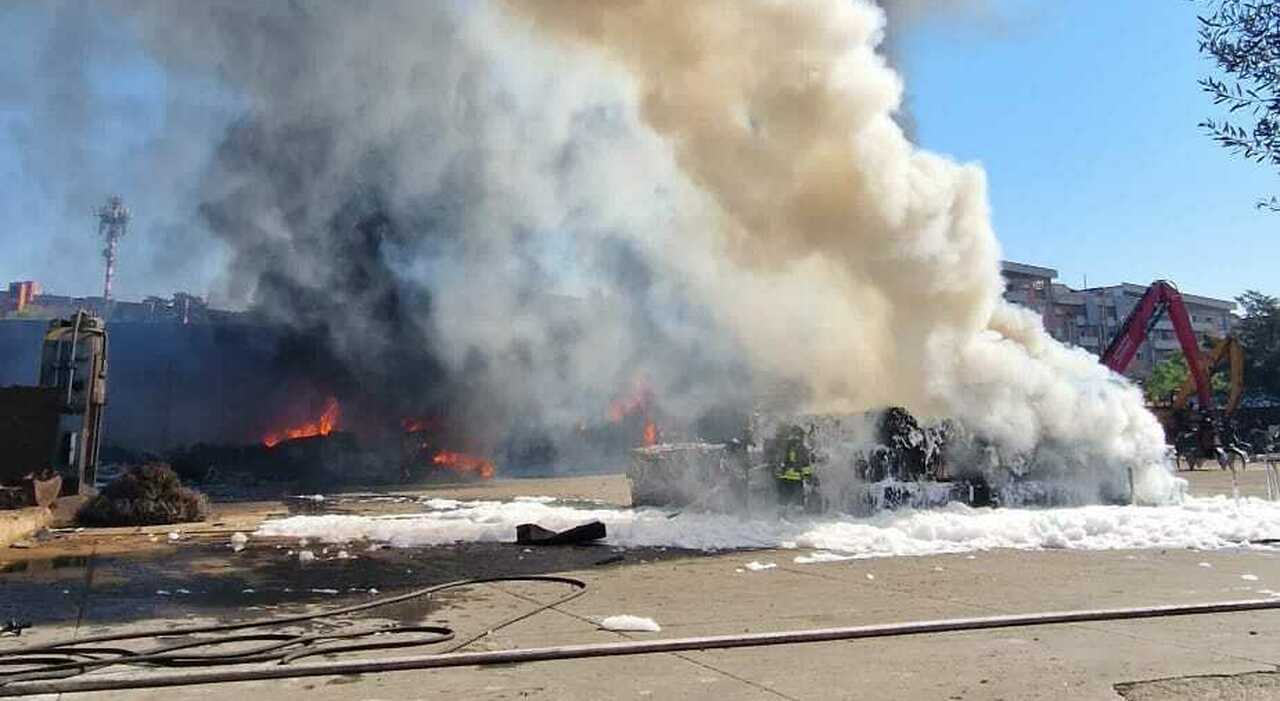 Esplosione Roma, paura per i bambini al centro estivo, tutti salvi. «Evacuati al primo fumo, poteva essere una strage» Esplosione Roma, paura per i bambini al centro estivo, tutti salvi. «Evacuati al primo fumo, poteva essere una strage»