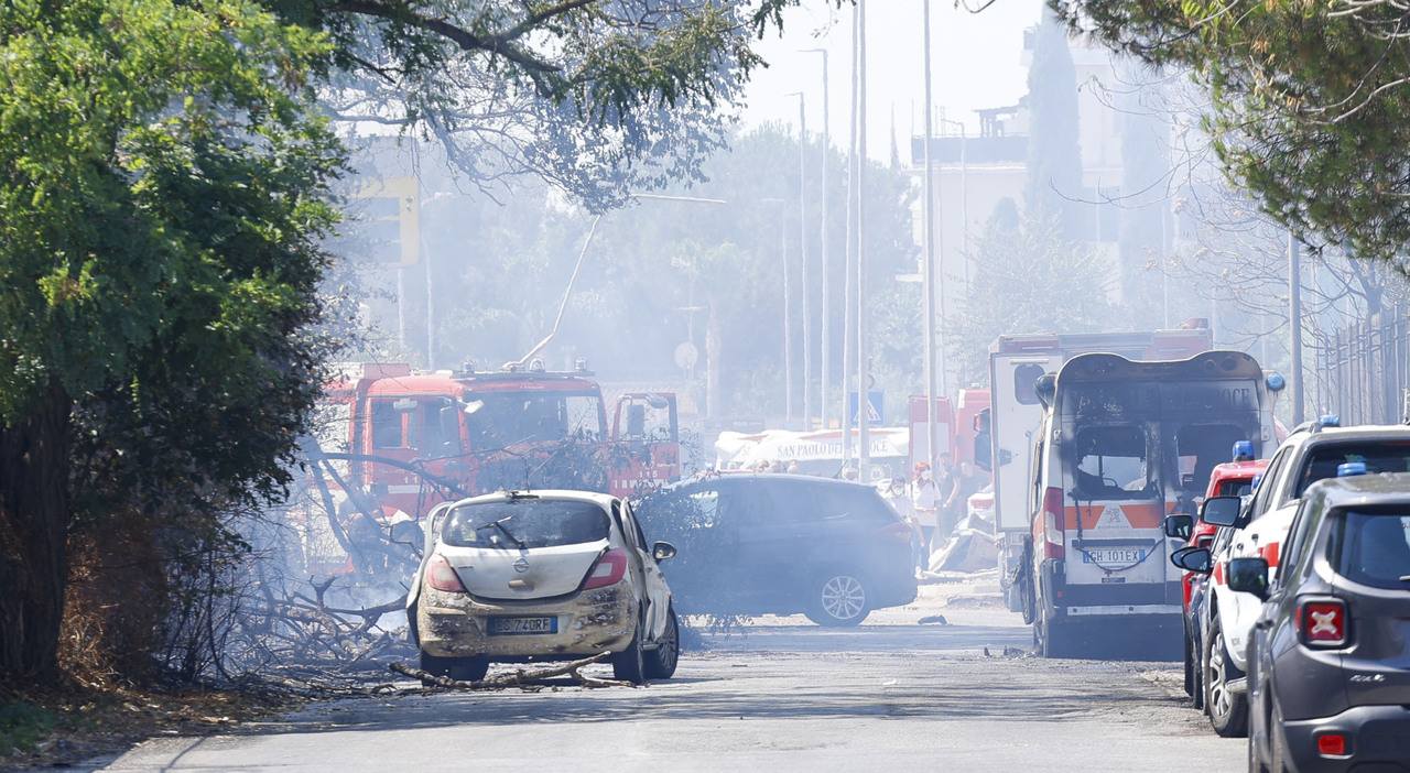 Esplosione a Roma, carabiniere eroe salva un uomo avvolto dalle fiamme: «Anche l Esplosione a Roma, carabiniere eroe salva un uomo avvolto dalle fiamme: «Anche l