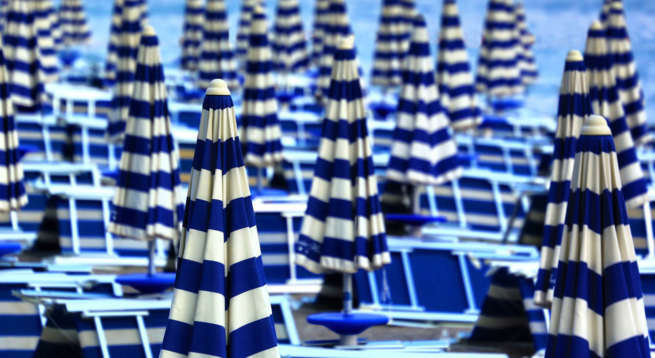 Spiagge più care, la classifica di Altroconsumo: quanto costa un ombrellone in prima fila e dove conviene andare in vacanza Spiagge più care, la classifica di Altroconsumo: quanto costa un ombrellone in prima fila e dove conviene andare in vacanza