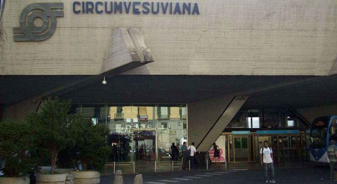 Black out a Porta Nolana: dopo stop, riprende la circolazione della Circumvesuviana Black out a Porta Nolana: dopo stop, riprende la circolazione della Circumvesuviana