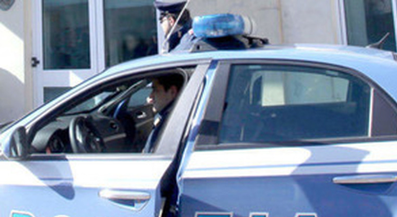 Giugliano, cerca rivale nel bar armato di pistola, poi punta l Giugliano, cerca rivale nel bar armato di pistola, poi punta l
