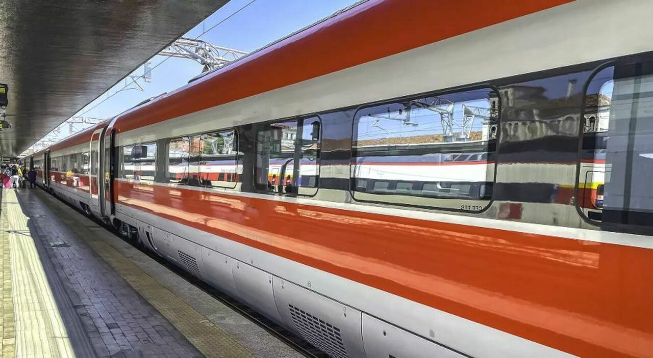 Macerata, malore fulminante nel cantiere della ferrovia: muore operaio di 51 anni. Erano le 11.30: il divieto di lavorare al caldo scattava alle 12.30 Macerata, malore fulminante nel cantiere della ferrovia: muore operaio di 51 anni. Erano le 11.30: il divieto di lavorare al caldo scattava alle 12.30