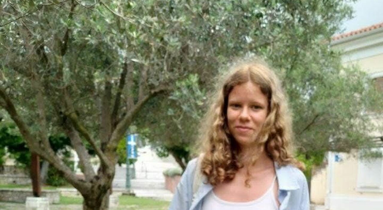 Ragazza di 18 anni scompare dalla struttura turistica dove faceva una stage: «Aiutateci a ritrovarla» Ragazza di 18 anni scompare dalla struttura turistica dove faceva una stage: «Aiutateci a ritrovarla»