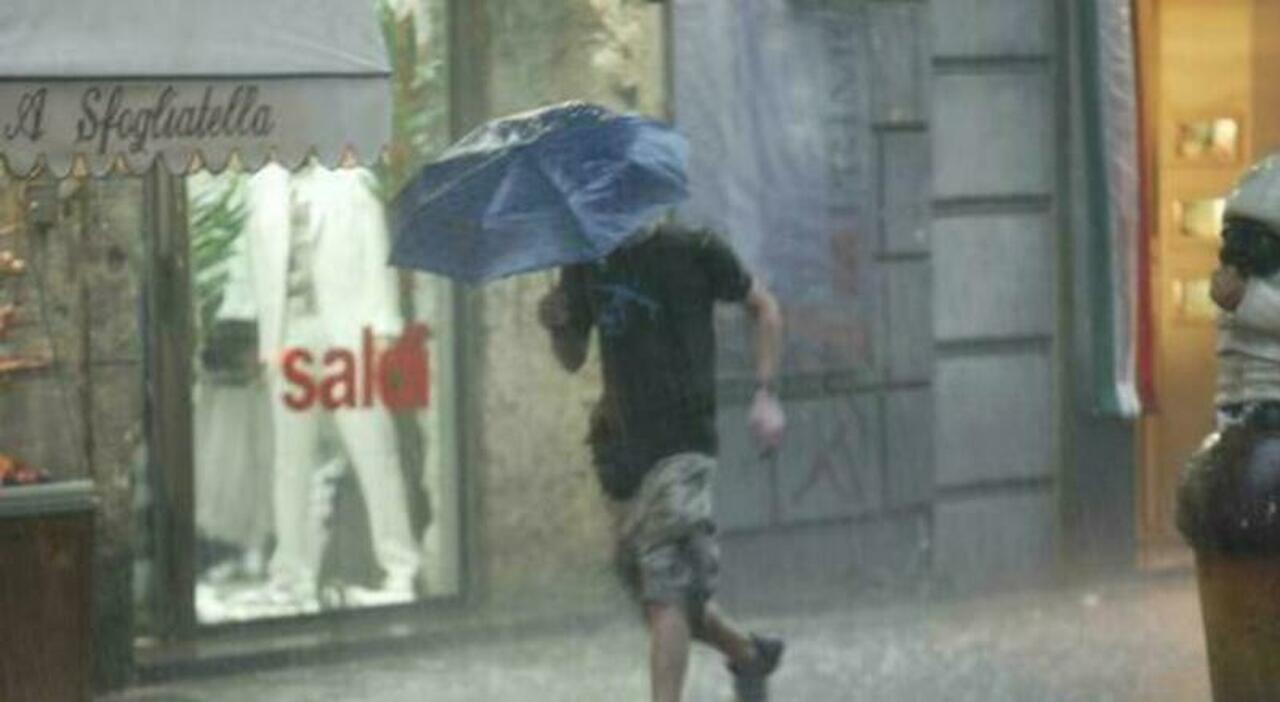 Allerta meteo in Campania per temporali, fulmini e grandine Allerta meteo in Campania per temporali, fulmini e grandine