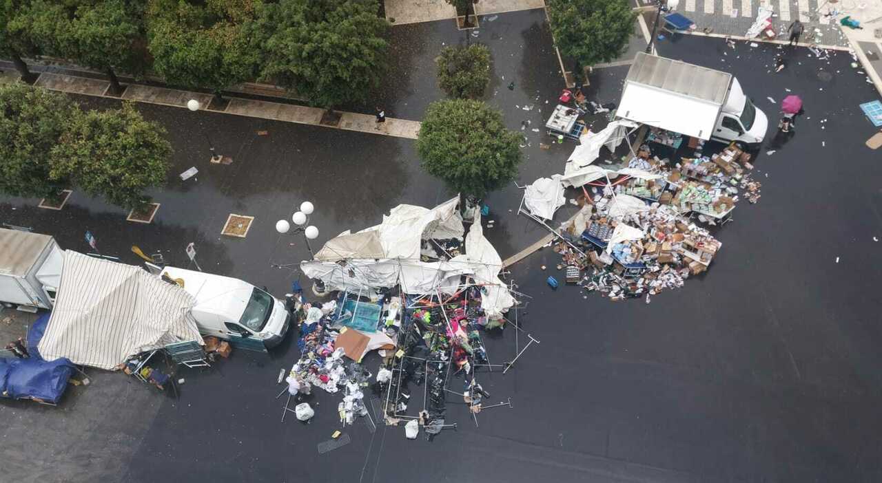 Nubifragio su Bisceglie: distrutto il mercato straordinario in piazza Vittorio Emanuele Nubifragio su Bisceglie: distrutto il mercato straordinario in piazza Vittorio Emanuele