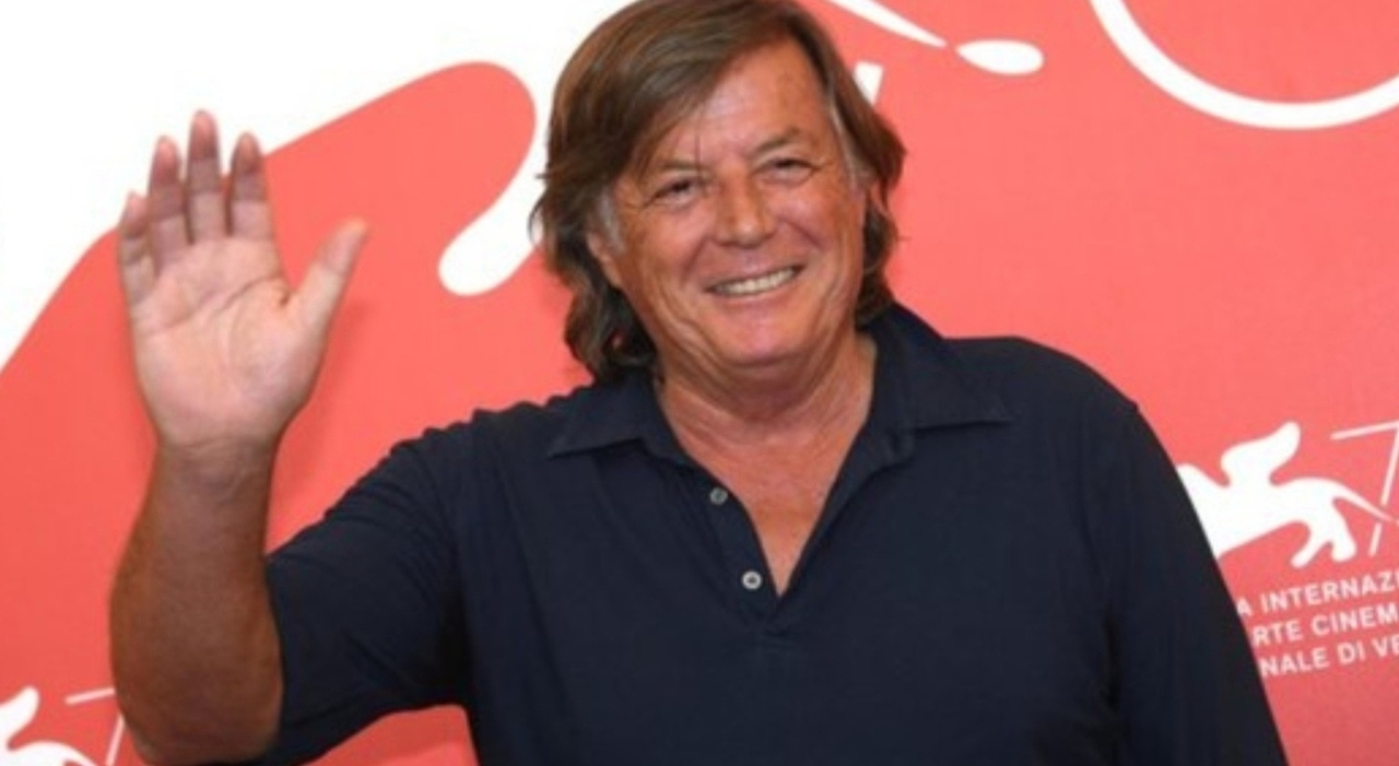 https://statics.cedscdn.it/photos/MED_HIGH/2025/07/07/8942360_07090127_adriano_panatta_75_anni_patrimonio_amori_moglie_tennis_oggi_7_7_2025.jpg