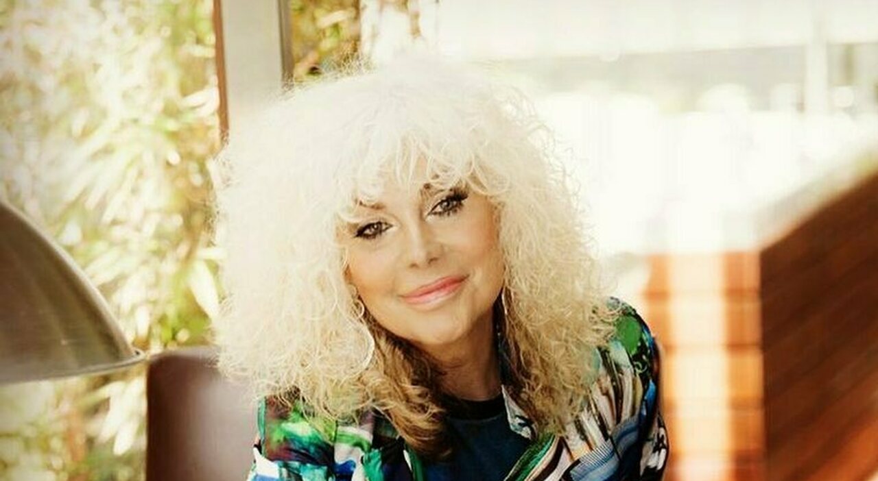 https://statics.cedscdn.it/photos/MED_HIGH/2025/07/07/8942365_07091319_donatella_rettore_eta_patrimonio_malattia_depressione_coma_alcol_giorgia_oggi.jpg