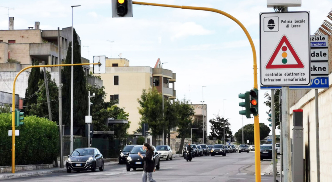 semaforo acceso senza delibera la multa non vale e il comune di lecce paga