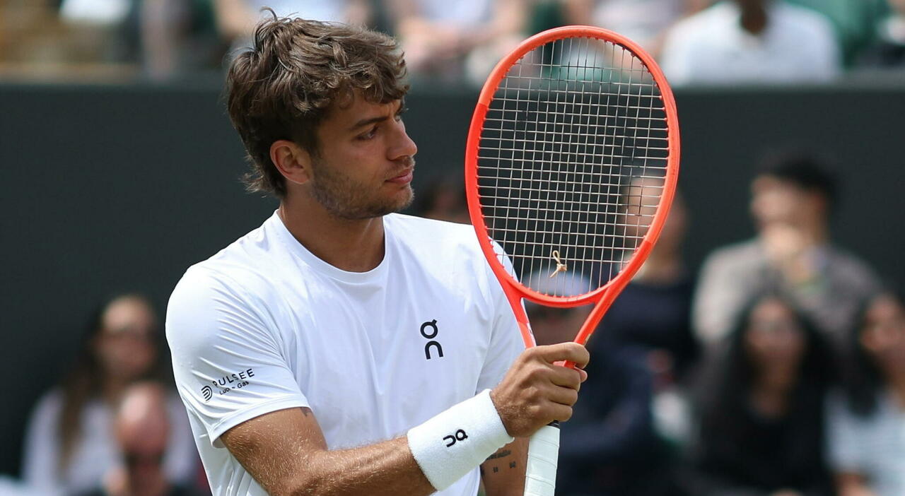 Cobolli in campo contro Cilic: 4 6, 4 6, la diretta di Wimbledon. Chi è il tennista italiano e dove vedere il match Cobolli in campo contro Cilic: 4 6, 4 6, la diretta di Wimbledon. Chi è il tennista italiano e dove vedere il match