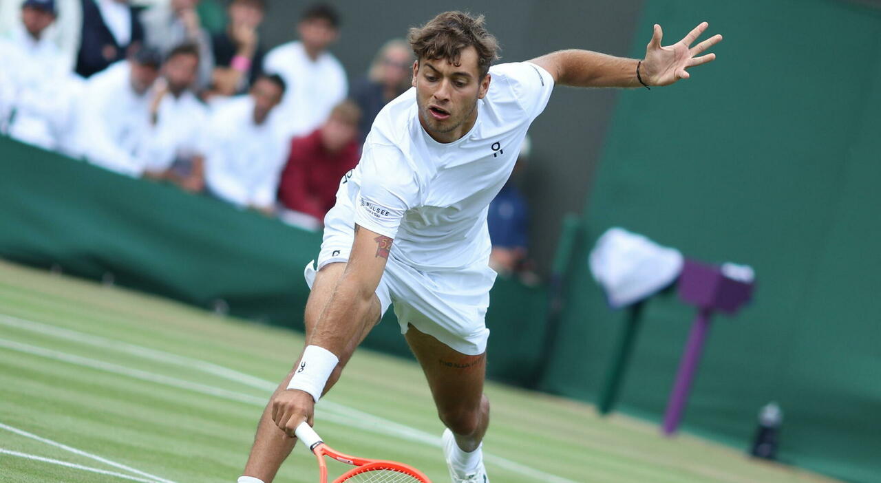 Cobolli Cilic, la diretta: 4 6, 4 6, 7 6, 0 1. Chi è il tennista italiano e dove vedere il match Cobolli Cilic, la diretta: 4 6, 4 6, 7 6, 0 1. Chi è il tennista italiano e dove vedere il match