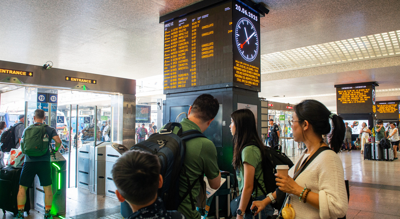 Sciopero treni 8 luglio, disagi fino alle 18 per Trenitalia, Italo, Trenord e Tper. Tutti i treni garantiti e come chiedere i rimborsi Sciopero treni 8 luglio, disagi fino alle 18 per Trenitalia, Italo, Trenord e Tper. Tutti i treni garantiti e come chiedere i rimborsi