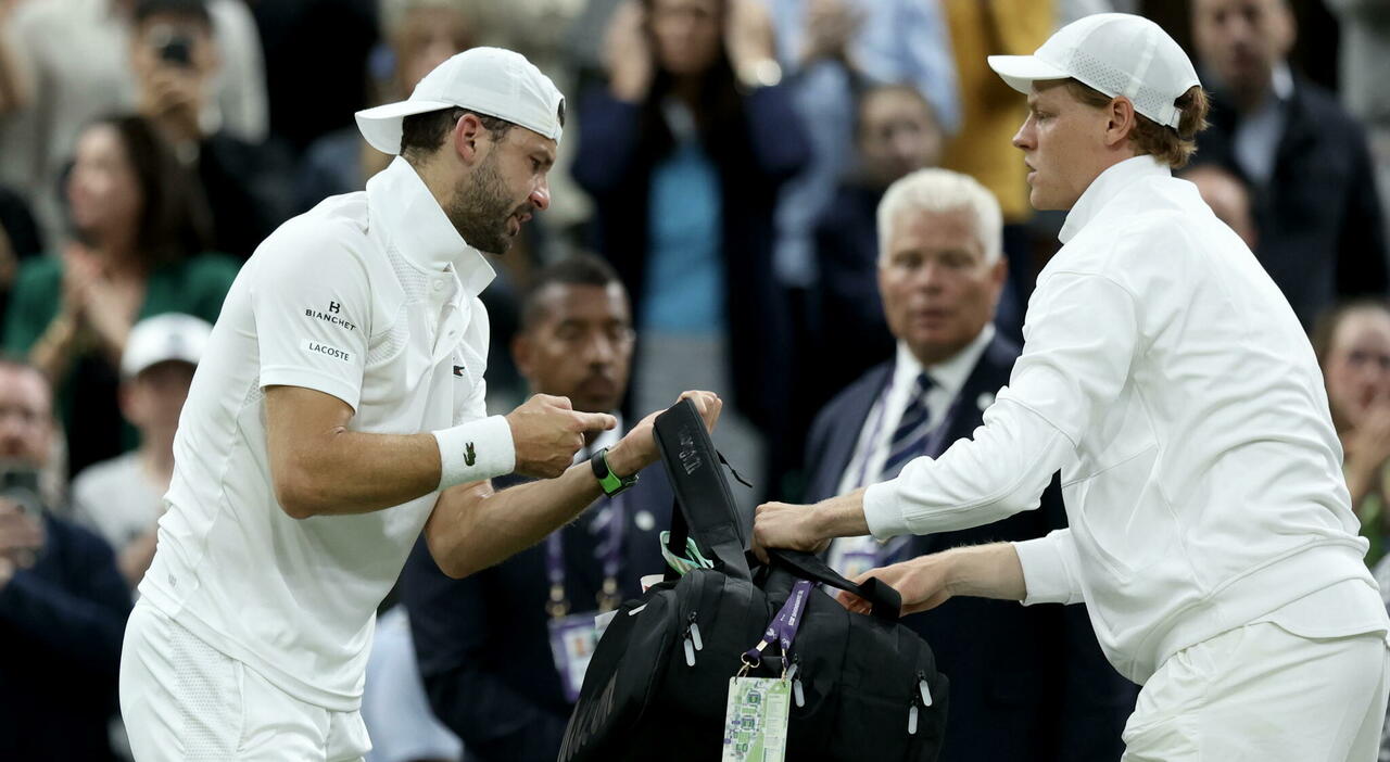Sinner, Dimitrov si ritira per infortunio: lacrime per il bulgaro che saluta Wimbledon. Cosa è successo Sinner, Dimitrov si ritira per infortunio: lacrime per il bulgaro che saluta Wimbledon. Cosa è successo