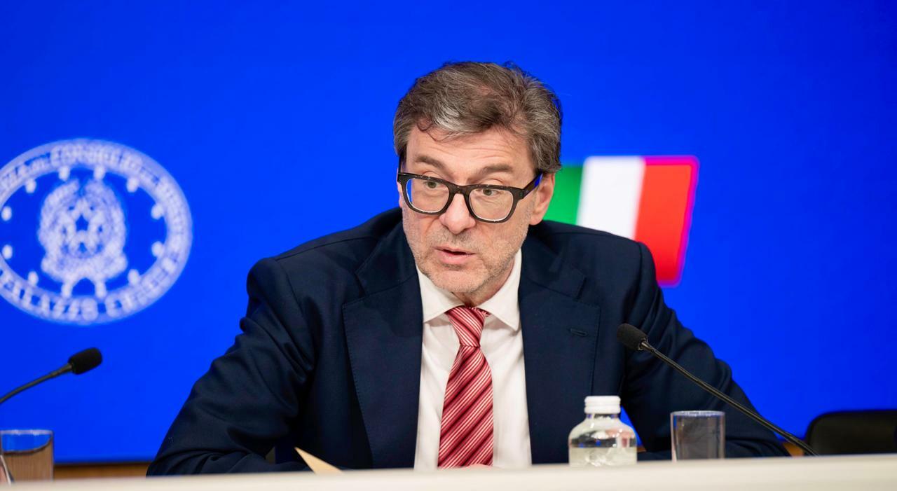 Titoli di Stato, Roma batte Parigi: per i mercati Italia più sicura Titoli di Stato, Roma batte Parigi: per i mercati Italia più sicura