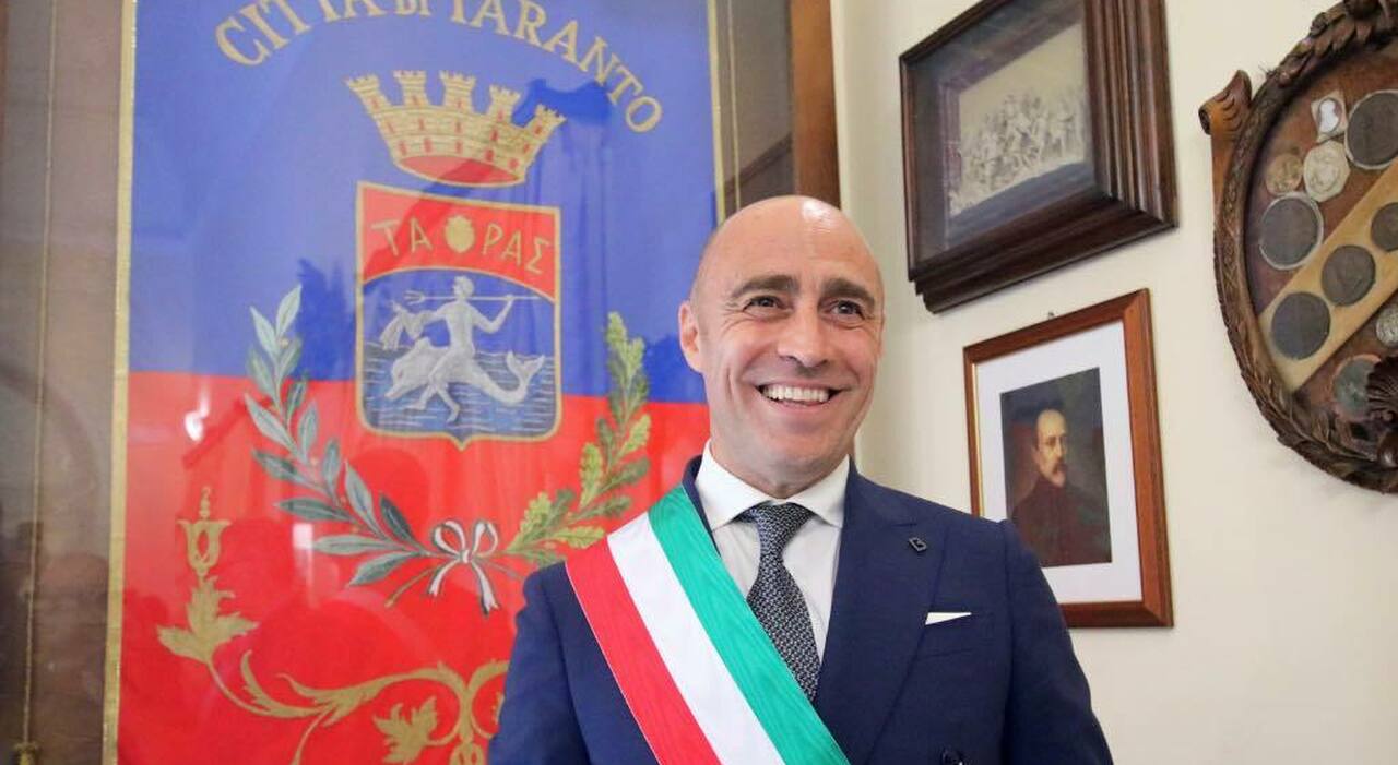 Giunta fatta, Bitetti: «Ho scelto la competenza, ora subito tutti a lavoro. Priorità? Decoro e pulizia» Giunta fatta, Bitetti: «Ho scelto la competenza, ora subito tutti a lavoro. Priorità? Decoro e pulizia»