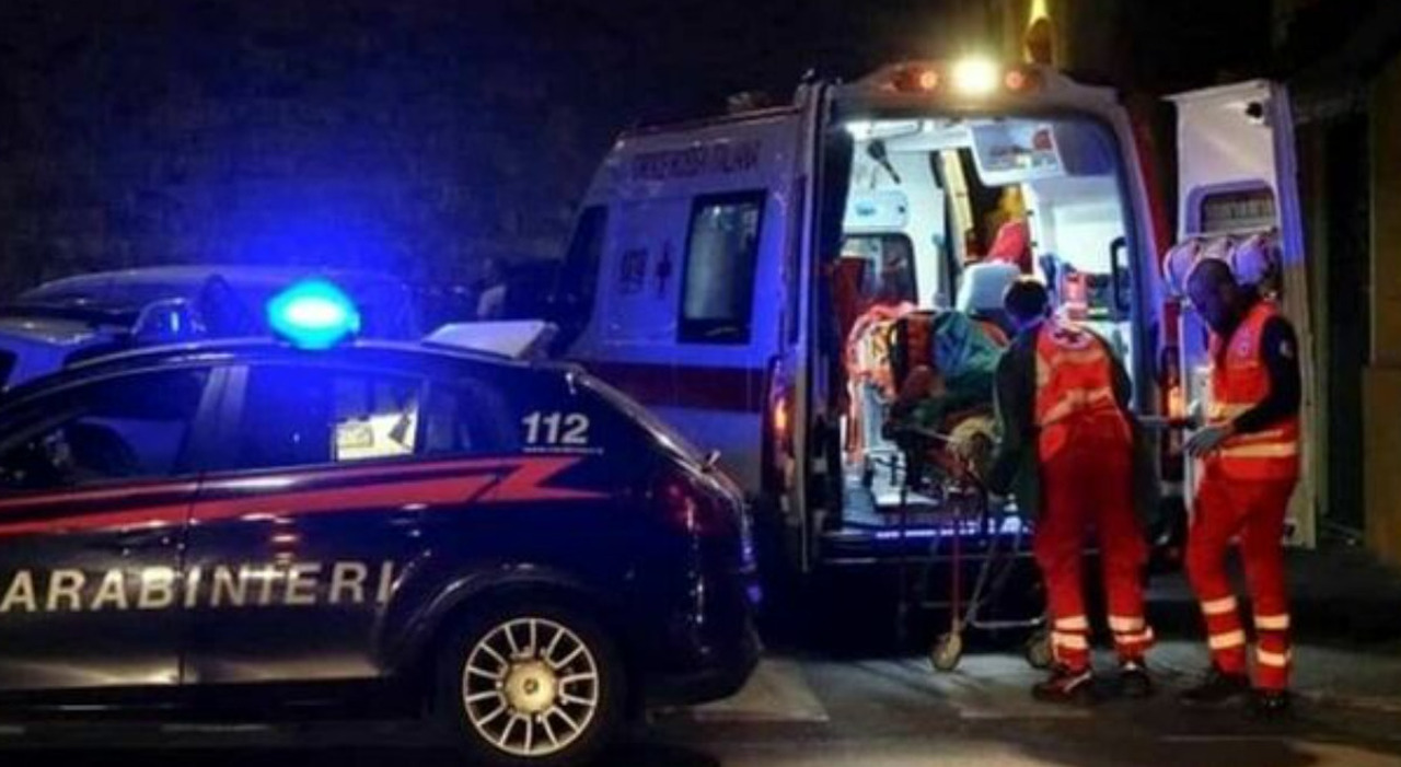 Rissa nel Casertano, accoltellato e ucciso un 26enne. Grave un altro giovane. Il killer ricercato dai carabinieri Rissa nel Casertano, accoltellato e ucciso un 26enne. Grave un altro giovane. Il killer ricercato dai carabinieri