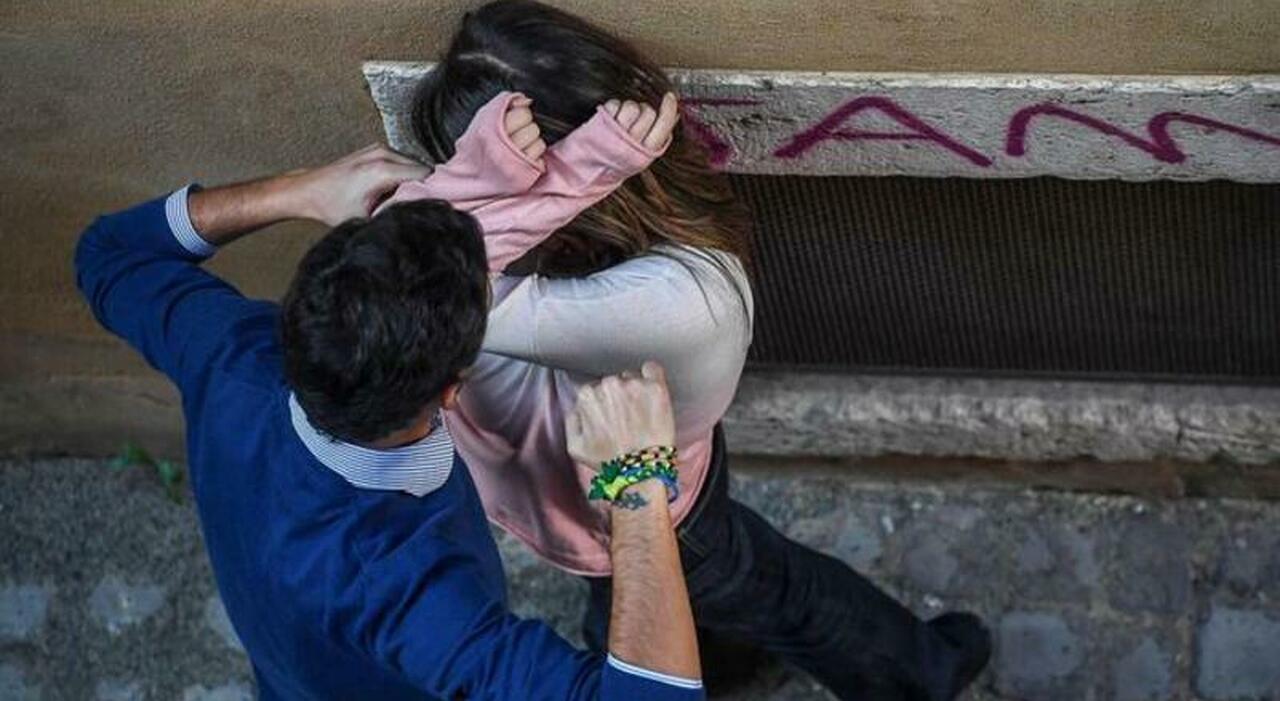 https://statics.cedscdn.it/photos/MED_HIGH/2025/07/08/8944784_08171726_donna_picchiata_ex_aiuto_carabinieri_bologna_oggi_8_7_2025.jpg