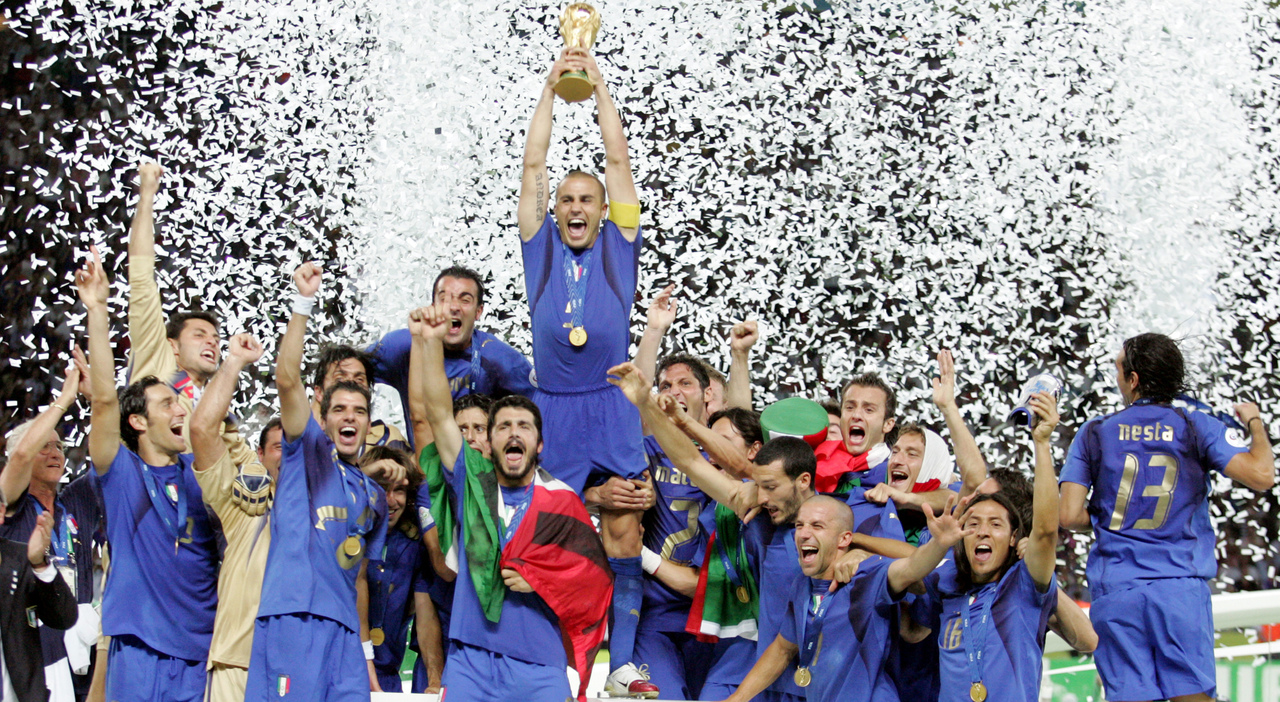 Italia campione del mondo, 19 anni fa il trionfo in Germania. La strada verso la vittoria e cosa fanno ora gli eroi di Berlino Italia campione del mondo, 19 anni fa il trionfo in Germania. La strada verso la vittoria e cosa fanno ora gli eroi di Berlino