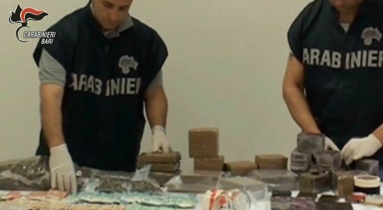 Scacco al clan Velluto, così i sodali agivano indisturbati. «Clima di omertà nel quartiere» Scacco al clan Velluto, così i sodali agivano indisturbati. «Clima di omertà nel quartiere»
