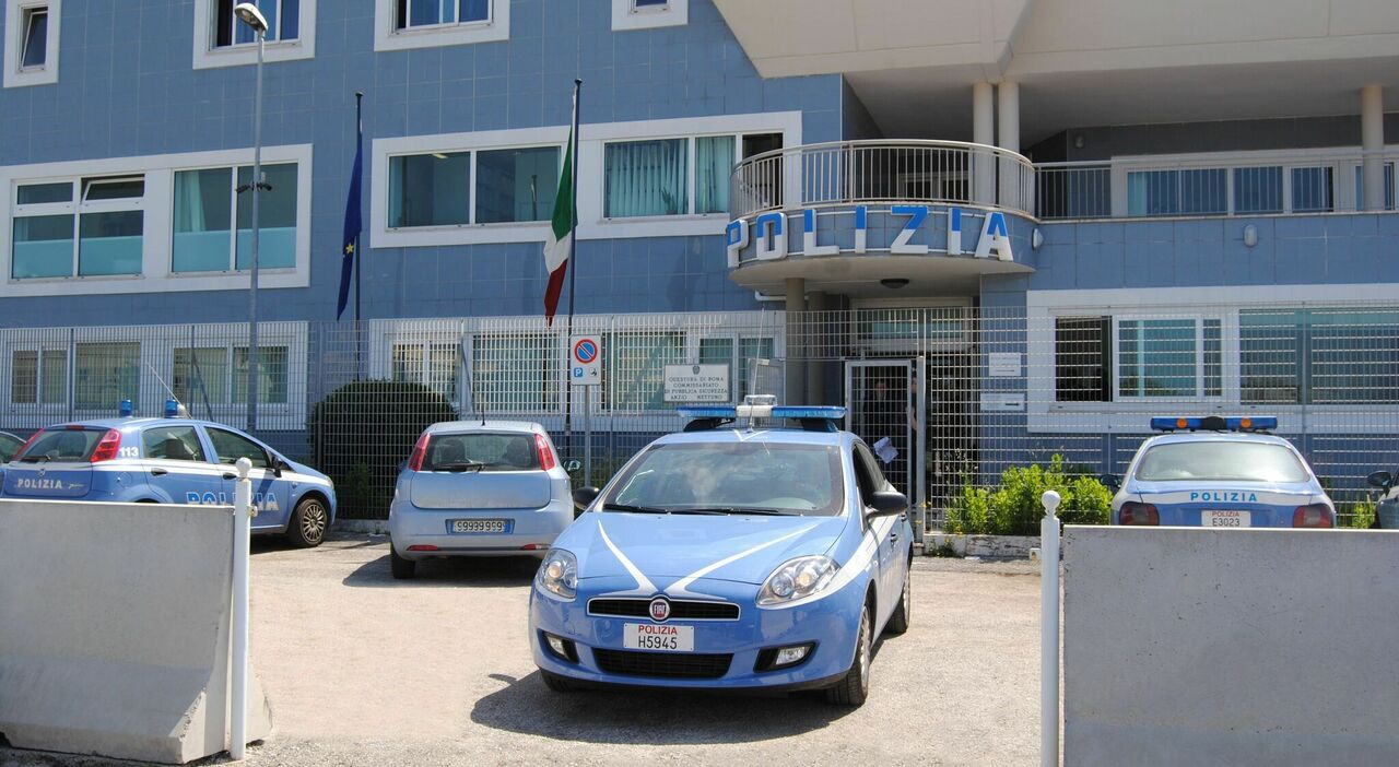 https://statics.cedscdn.it/photos/MED_HIGH/2025/07/09/8946784_09162808_commissariato_anzio_esterno.jpg