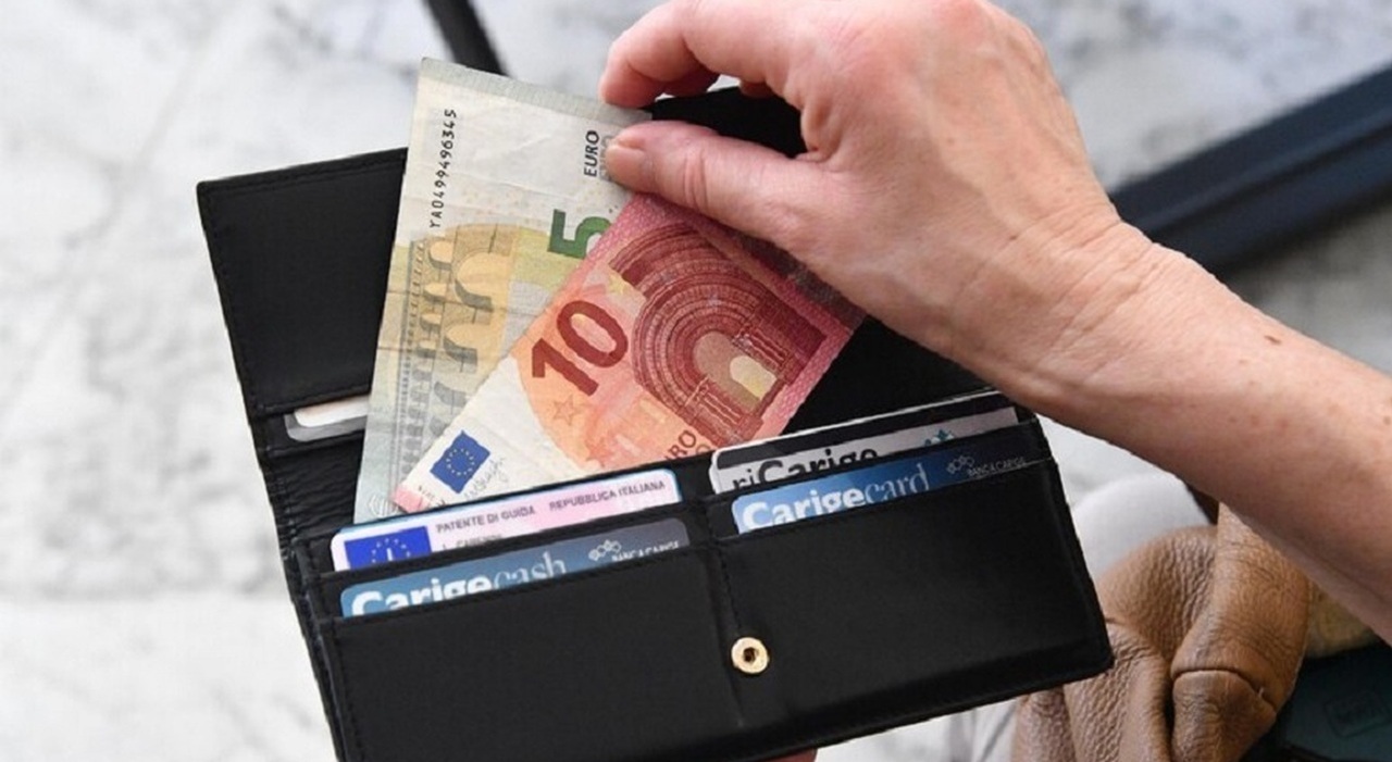 Stipendi, nel 2025 meno soldi in busta paga rispetto al 2021: Italia maglia nera tra i Paesi dell?Ocse. Tutti i dati Stipendi, nel 2025 meno soldi in busta paga rispetto al 2021: Italia maglia nera tra i Paesi dell?Ocse. Tutti i dati