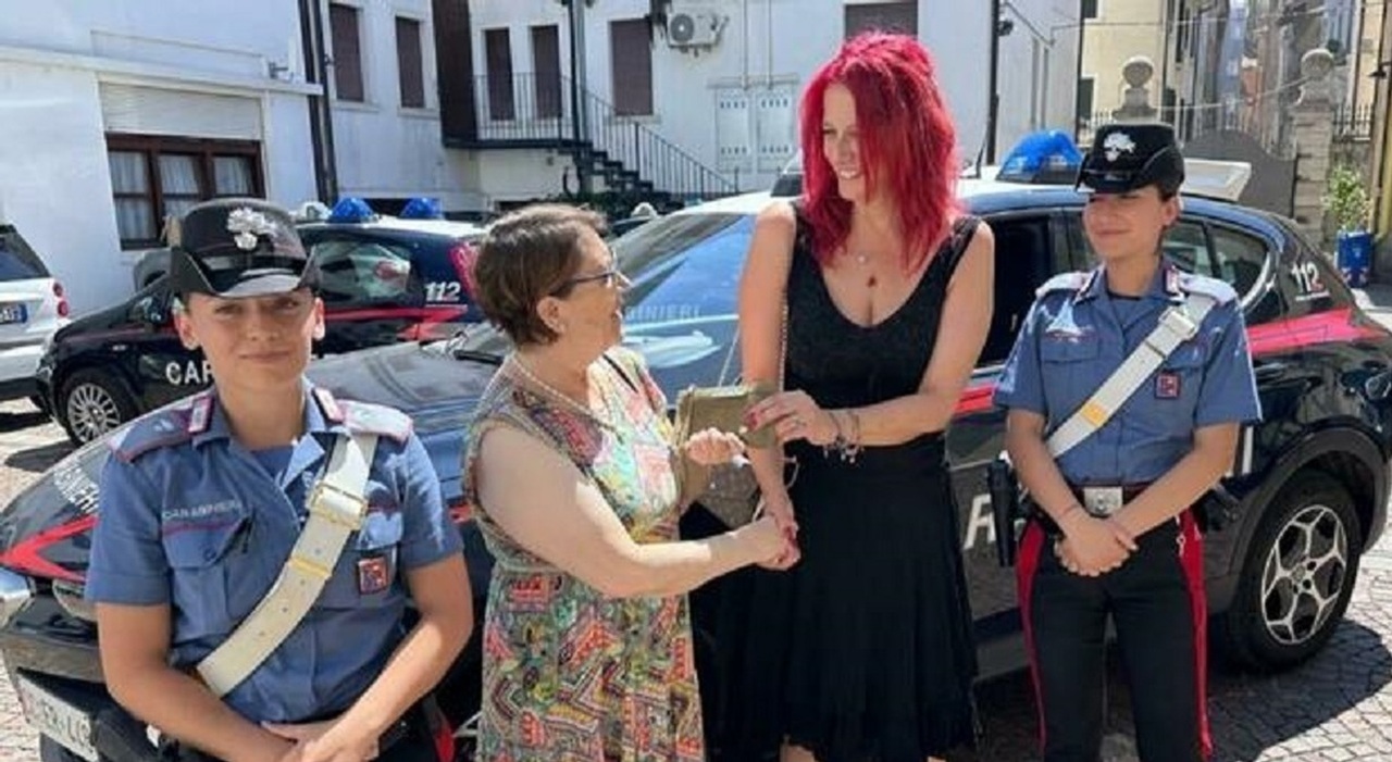 https://statics.cedscdn.it/photos/MED_HIGH/2025/07/09/8946995_09194119_portafoglio_ritrovato_soldi.jpg