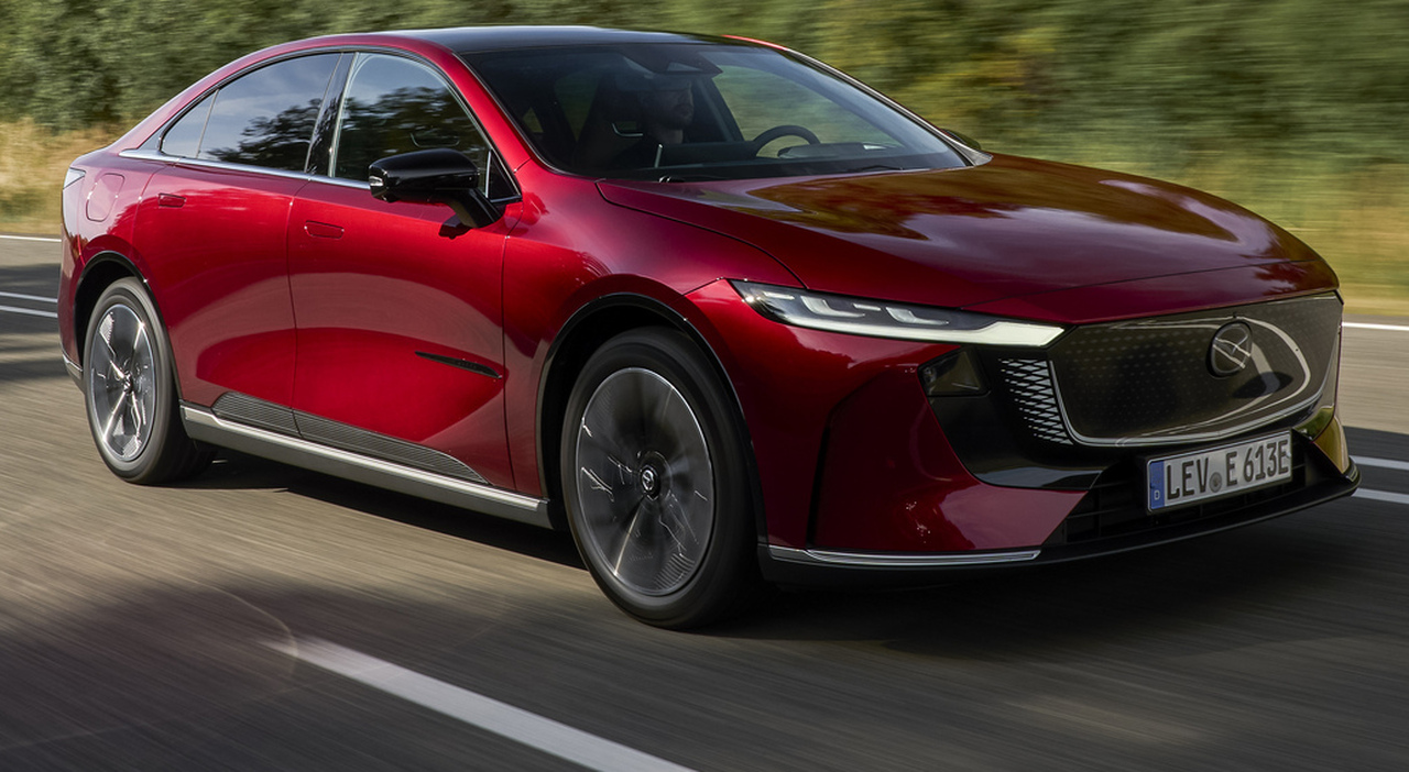 La Mazda 6e elettrica in prova sulle strade tedesche