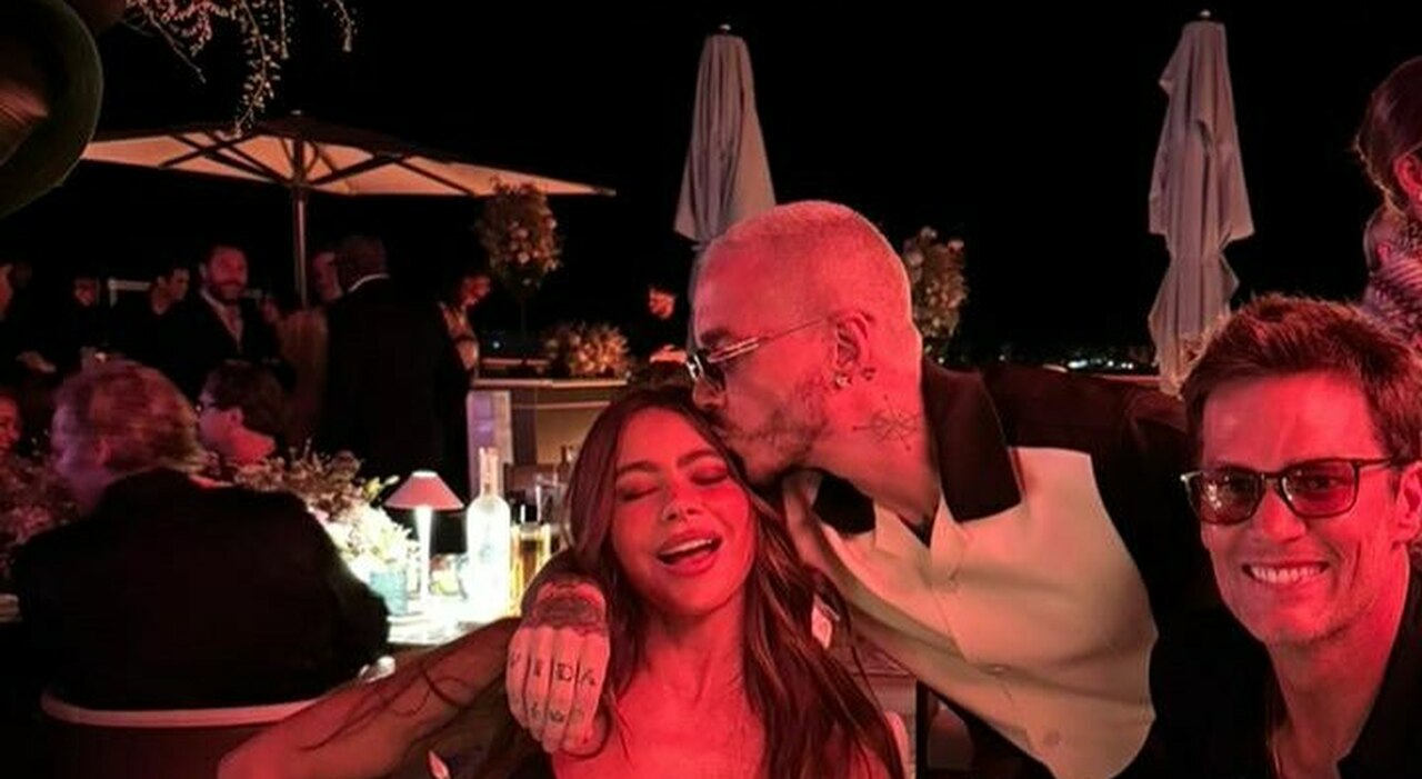 https://statics.cedscdn.it/photos/MED_HIGH/2025/07/10/8948743_10154556_what_a_perfect_weekend_full_of_surprises_gracias_luv_u_mark.limited_dougchabbott_ritzcarlt.jpg