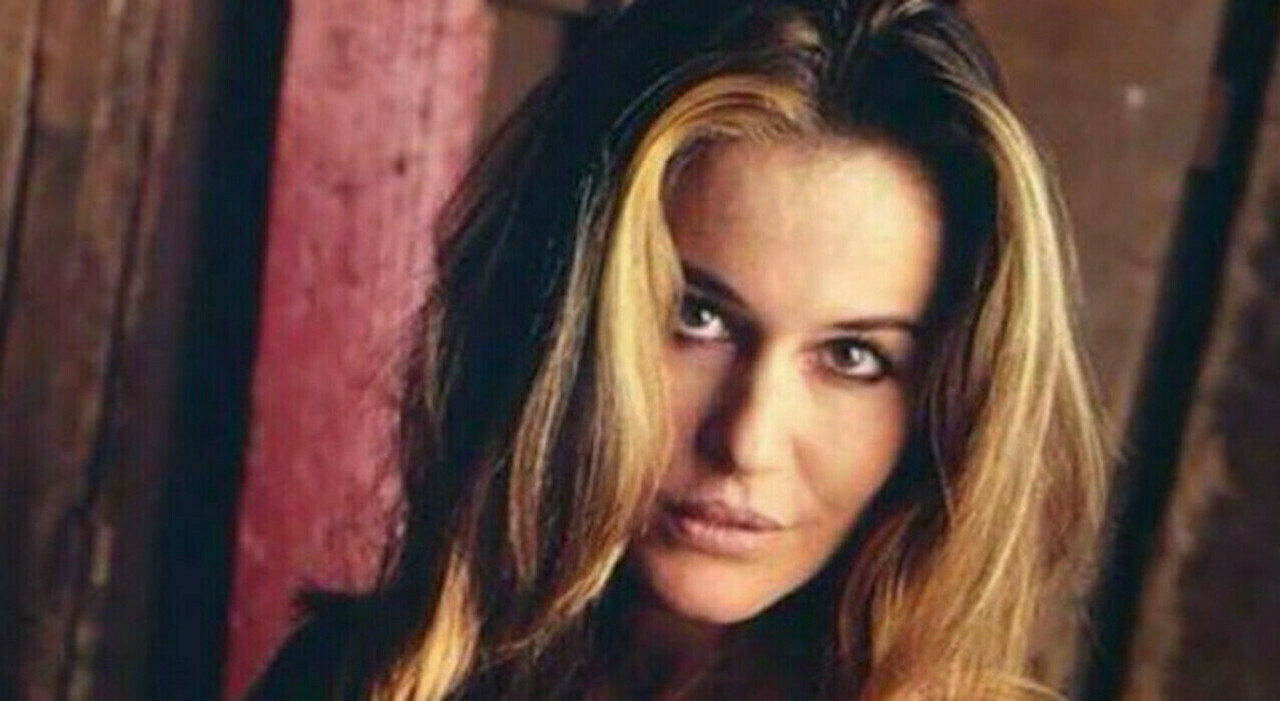 Eva Robin's: «Non mi hanno voluta all'Isola dei Famosi, ma Ballando con il costume sarebbe un problema…» La showgirl racconta le sue esperienze e le nuove opportunità